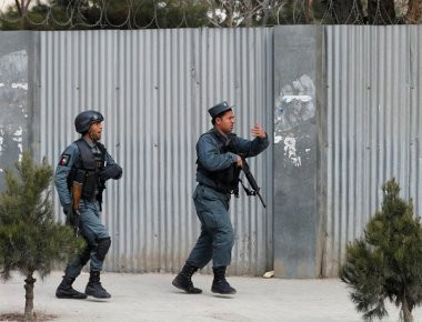 Επίθεση ενόπλων κατά στρατιωτικού νοσοκομείου στην Καμπούλ - Τουλάχιστον 2 νεκροί (φωτό, βίντεο) (upd2)